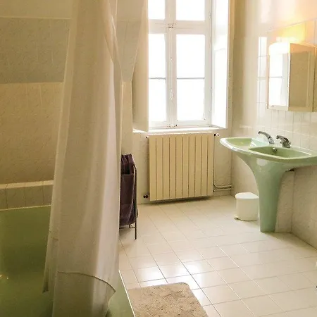 Five-bedroom Holiday La Fontaine St Martin 0 02 Oizé