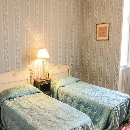 Five-bedroom Holiday La Fontaine St Martin 0 02 *