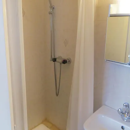 Hébergement de vacances Five-bedroom Holiday La Fontaine St Martin 0 02